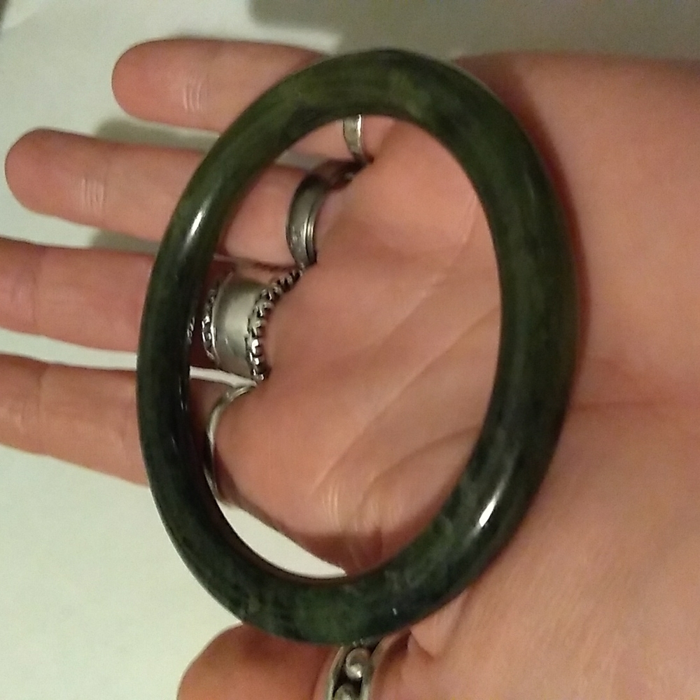 VINTAGE Solid Green Gemstone Bangle Bracelet - Picture 3 of 4